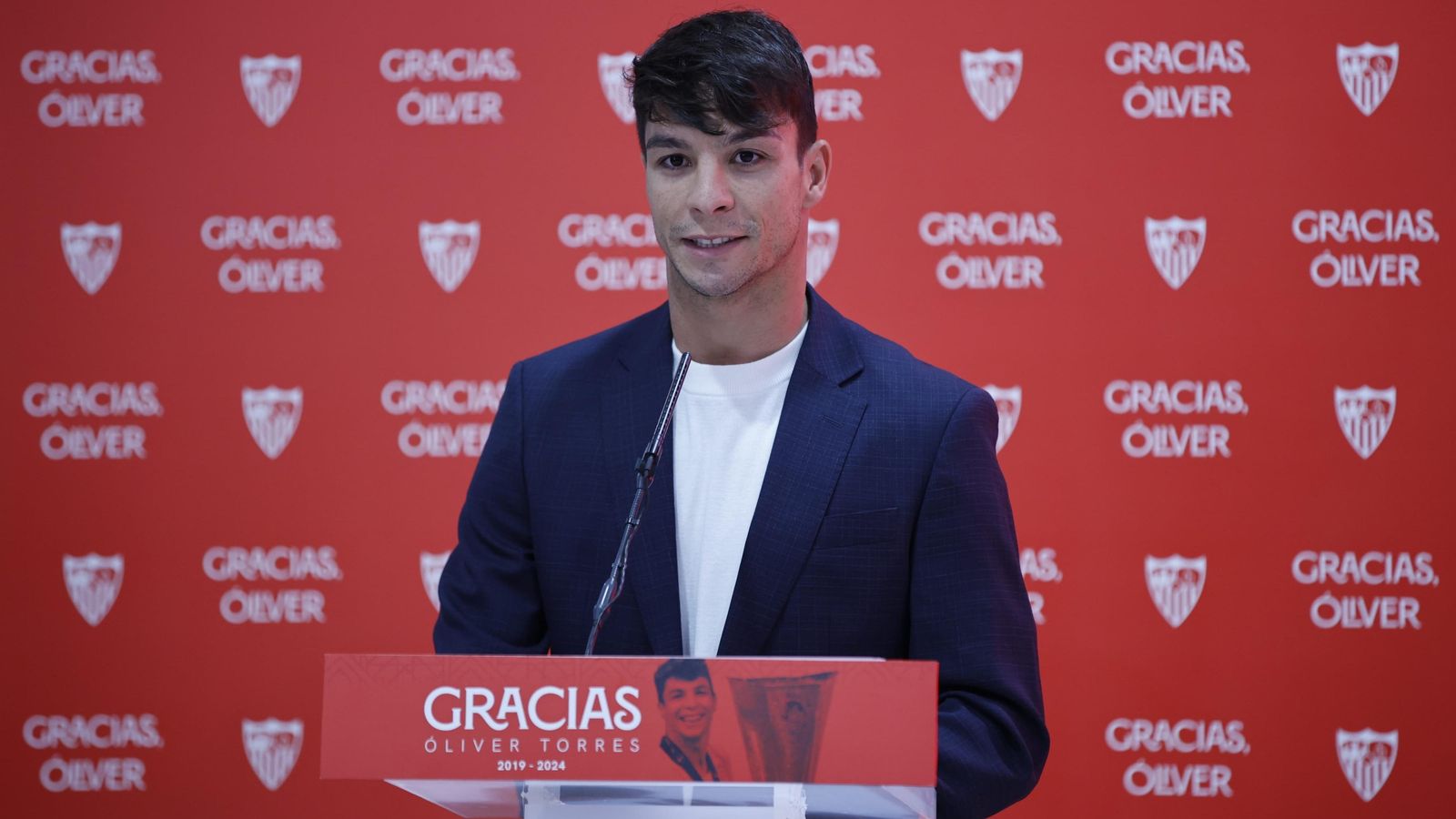 El futbolista, durante su despedida en Nervión.