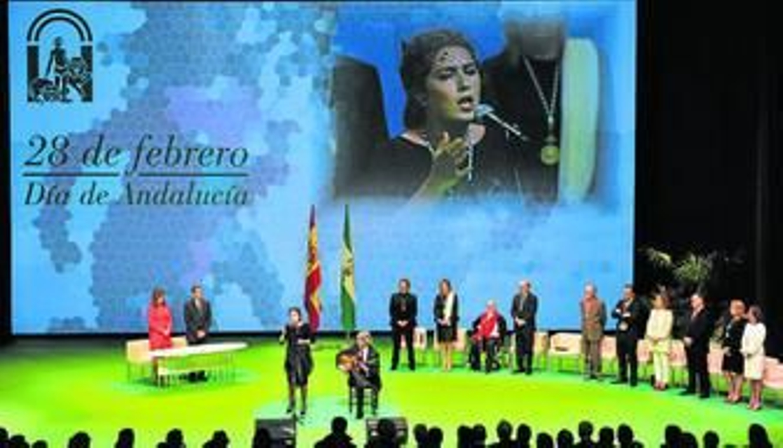 Himno de Andalucía interpretado ayer por Estrella Morente en el cierre del acto institucional con motivo del Día de Andalucía celebrado en el Teatro de la Maestranza.