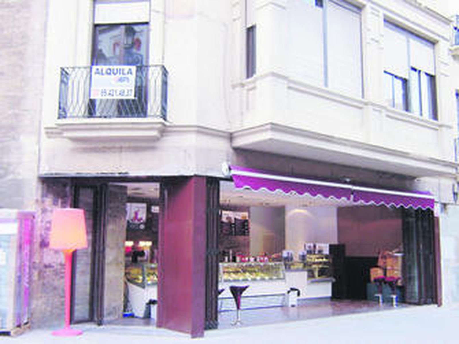 Cartel colocado por Gensilla Inmobiliaria en la Avenida.