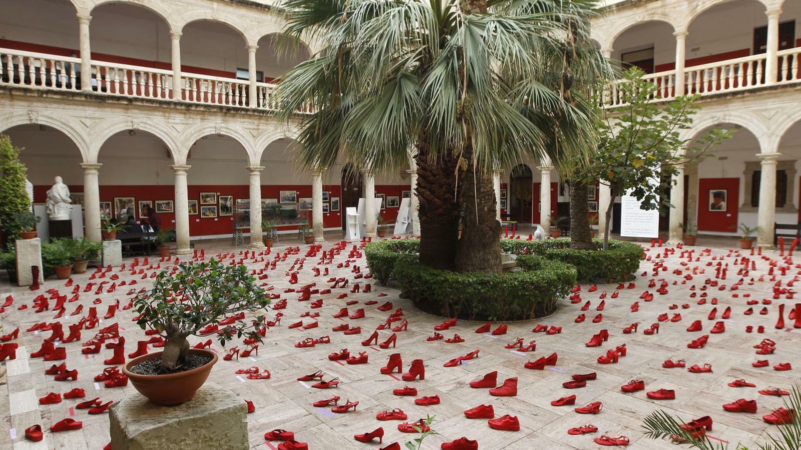 El Patio de la Escuela de Arte de Almería se ha convertido en un gran escenario.