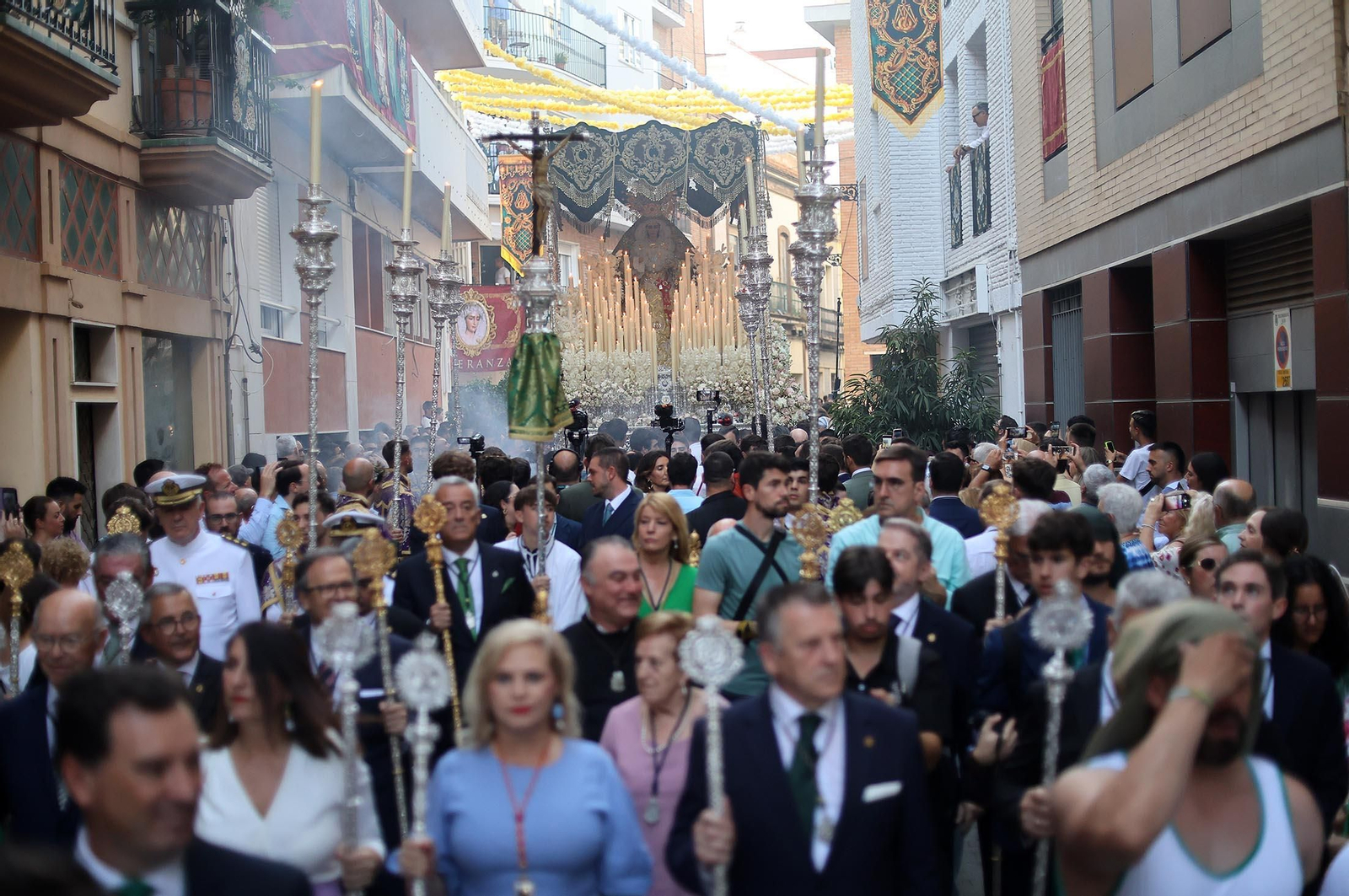 Imágenes de la procesión extraordinaria de la Virgen de la Esperanza por las calles de Huelva