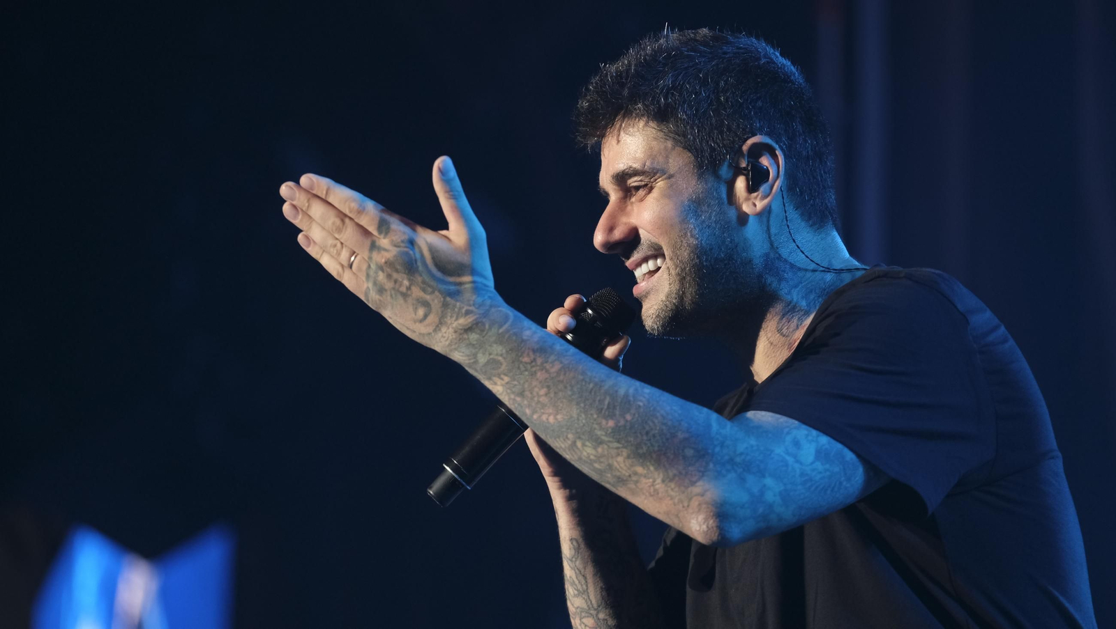 El concierto de Melendi llena de fans la Plaza de Toros de Almería, en imágenes