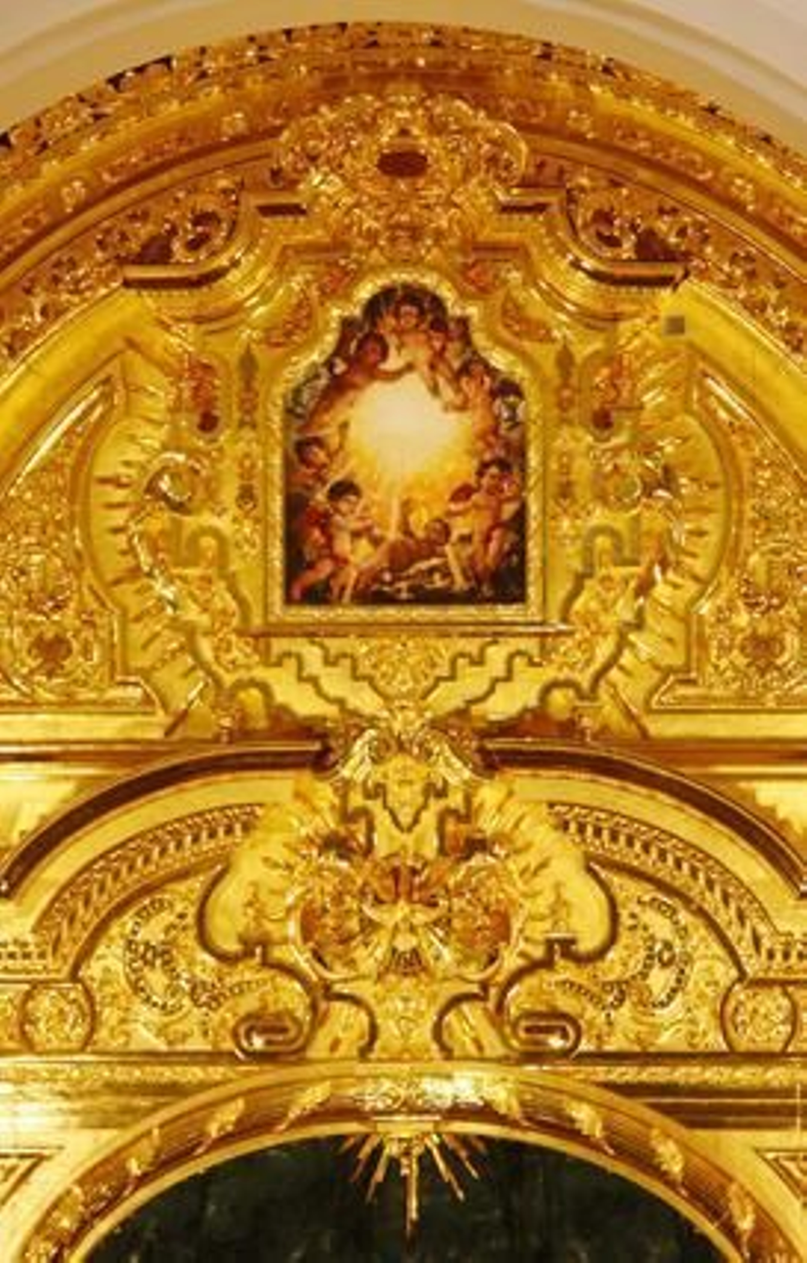 Mármol, bronce y madera son los materiales que forman el monumental retablo que acogerá al Cristo de la Expiración.

Foto: Victoria Hidalgo