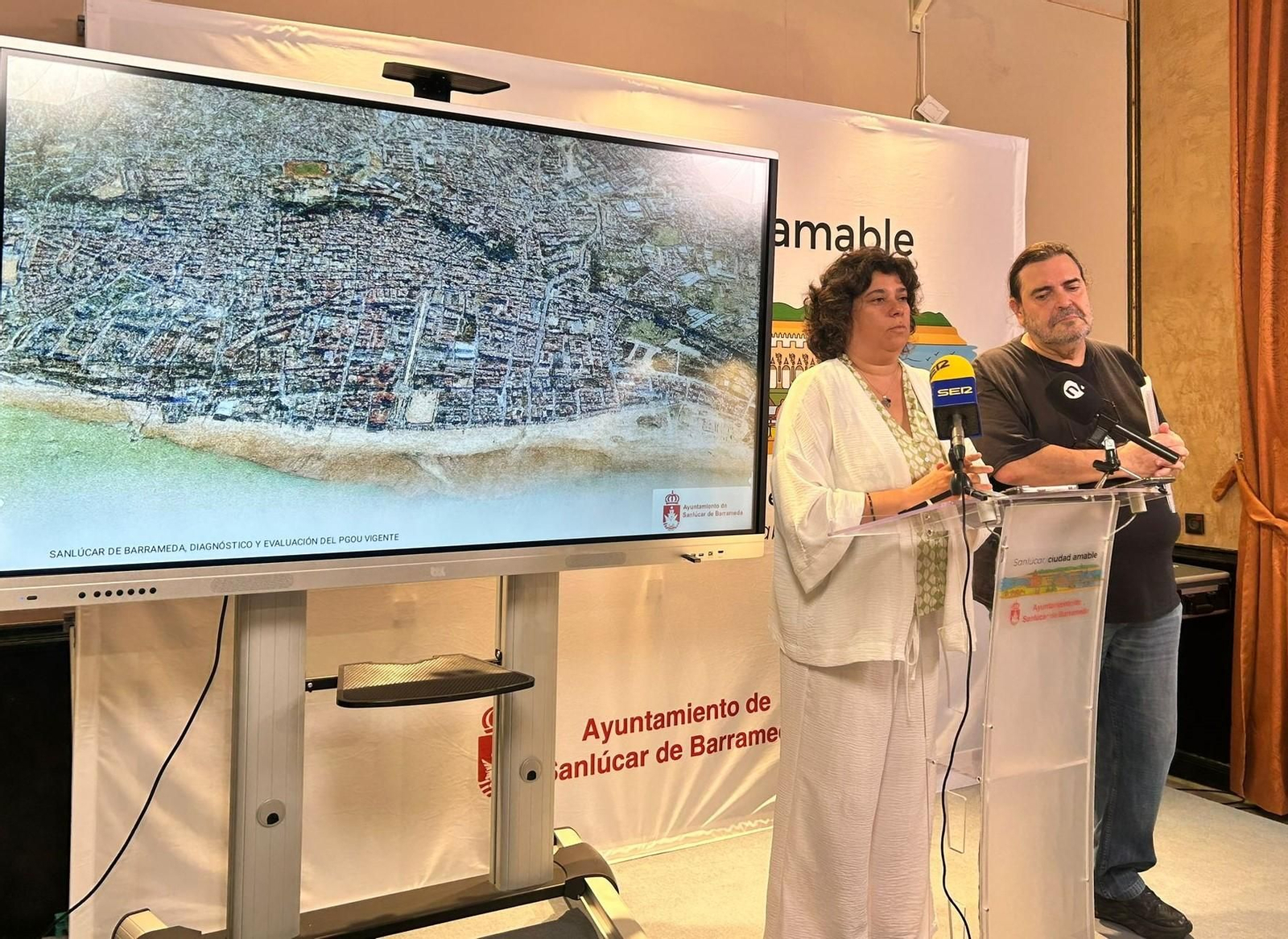 Presentación del diagnóstico y evaluación del PGOU vigente, con Carmen Álvarez y Manuel Ángel González.