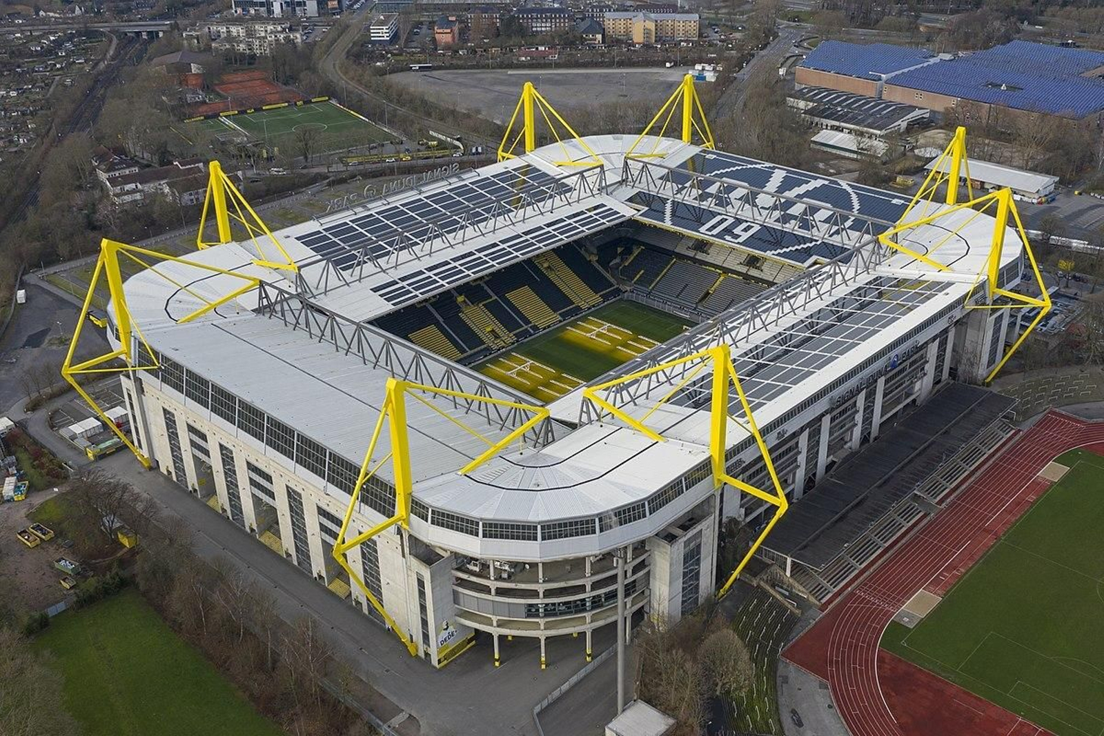 Una imagen aérea del Signal Iduna Park.