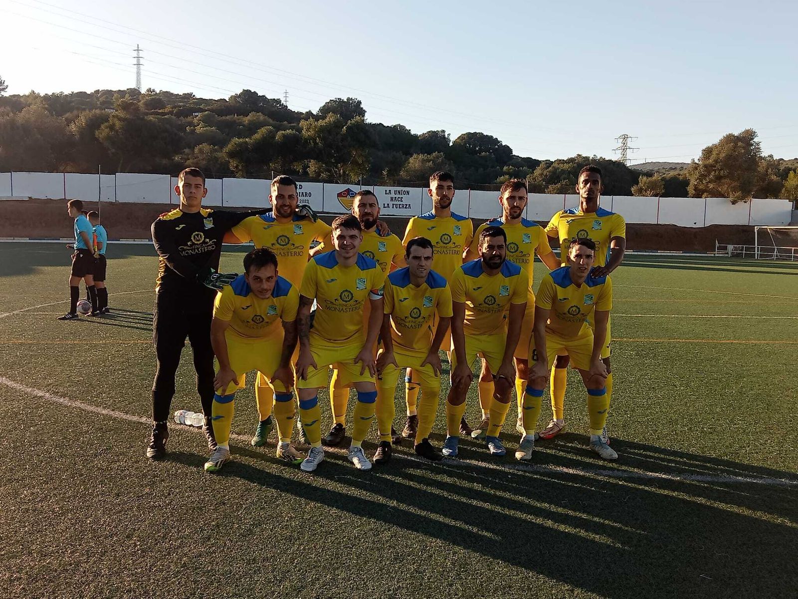 El equipo senior de la UD Tesorillo, ejerciendo de local en La Unión de Guadiaro