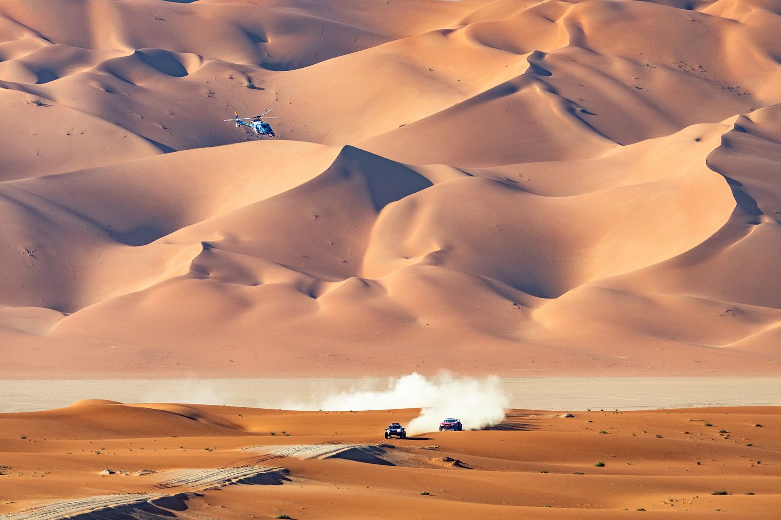 Las espectaculares imágenes del Dakar por las dunas
