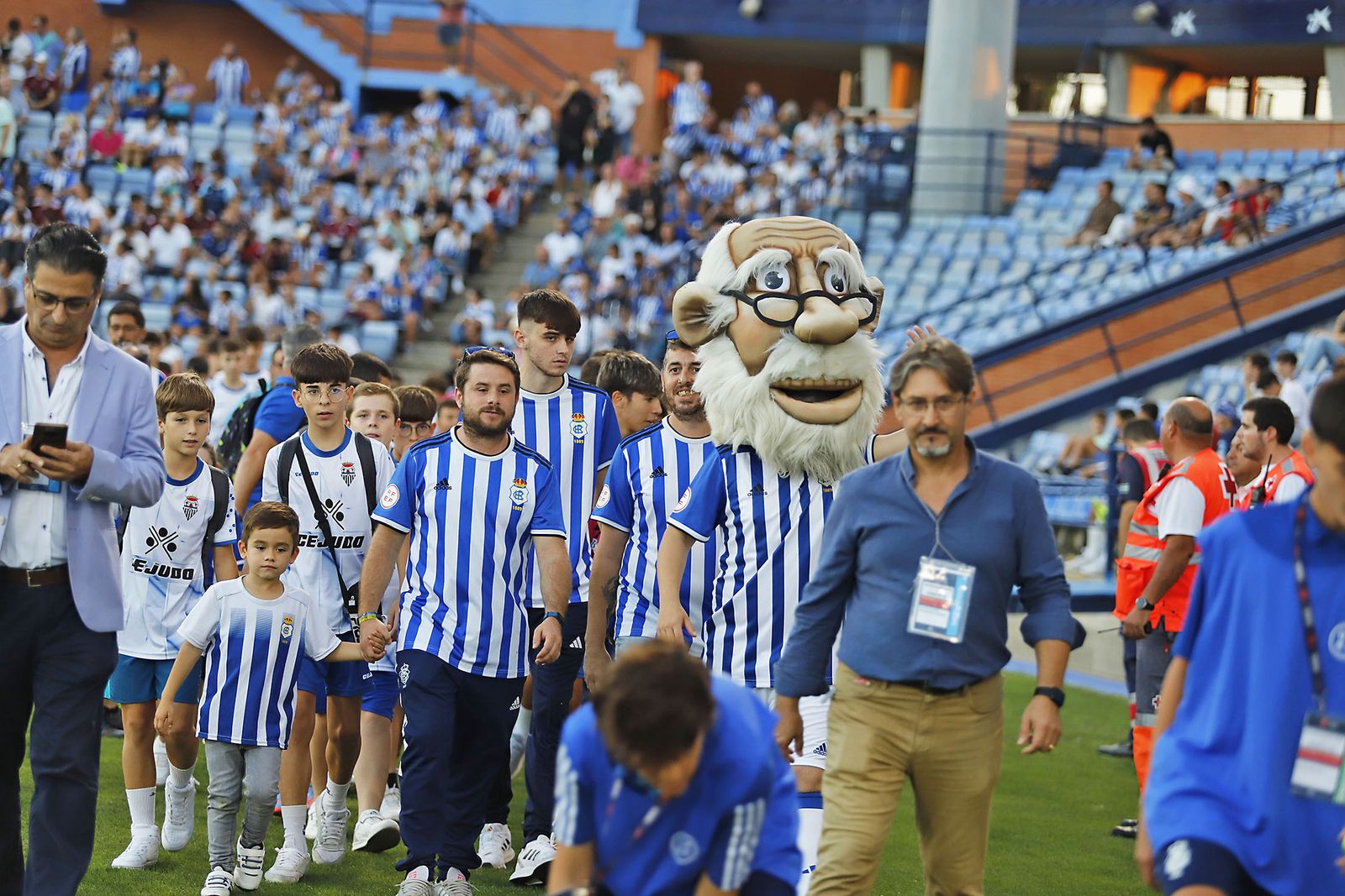 Ambiente en las gradas del Nuevo Colombino en el Recreativo de Huelva y Málaga