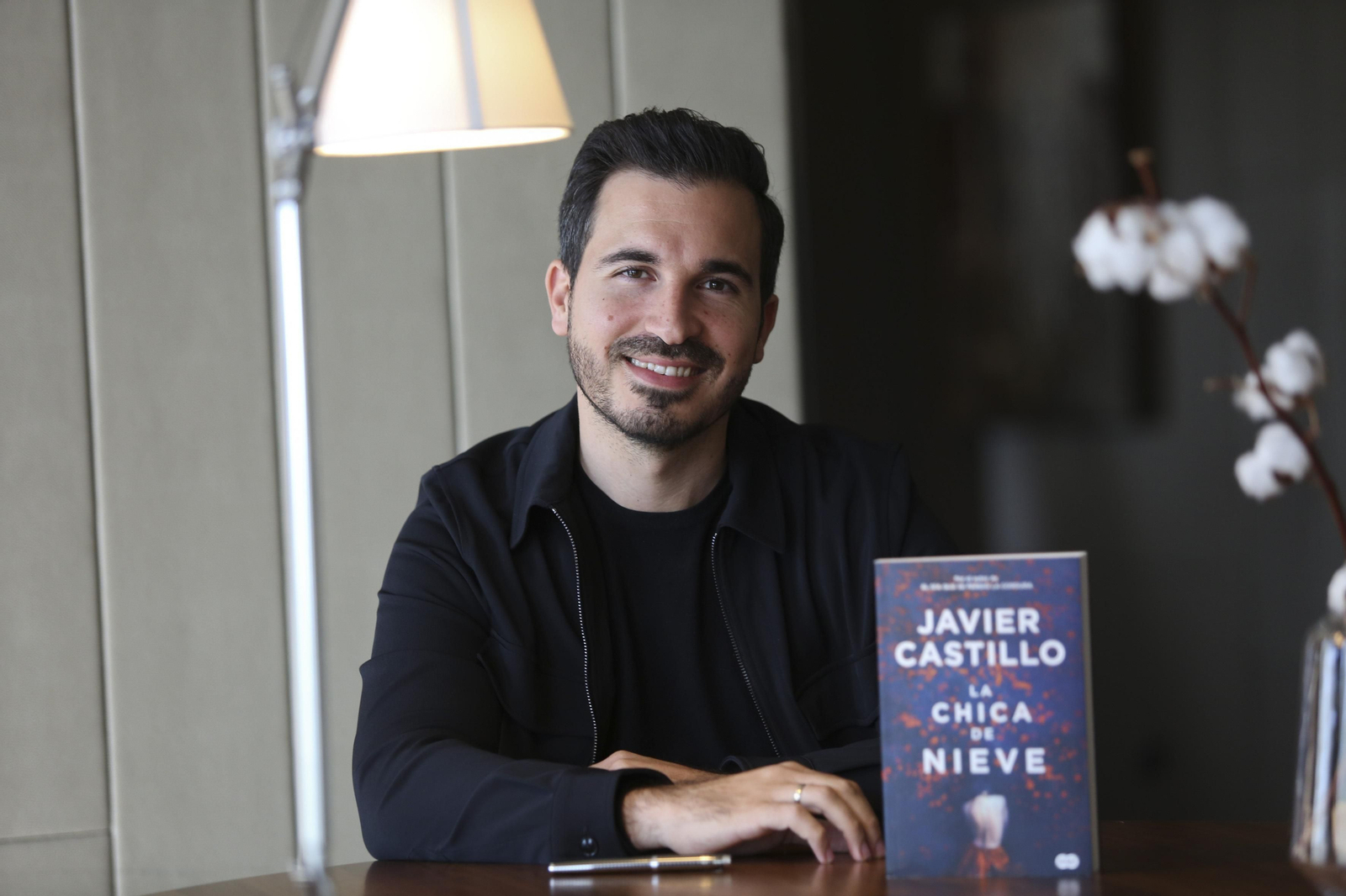 El escritor, ayer, antes de la entrevista en el Hotel AC Málaga Palacio.