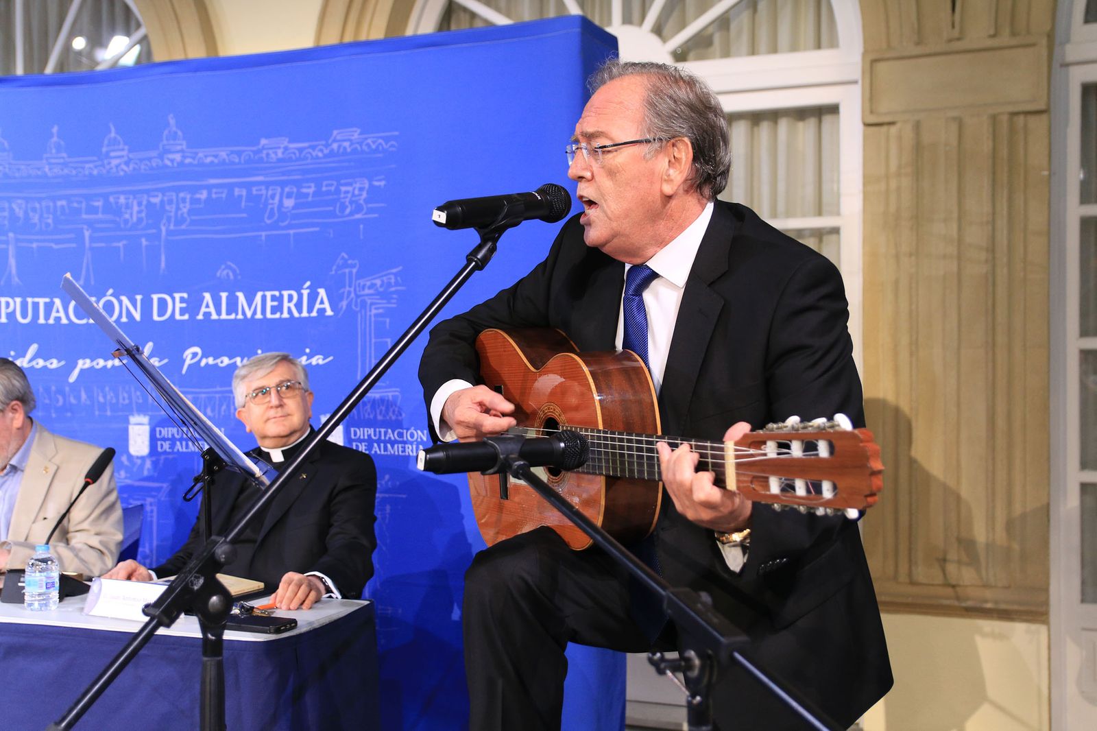 Presentación del libro del centenario del Santo Entierro