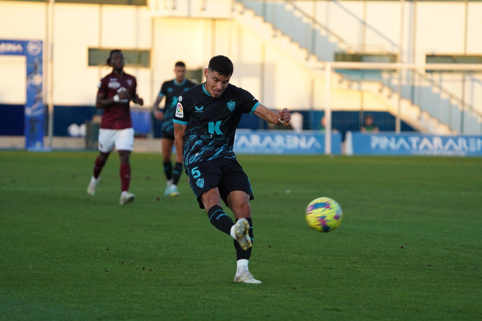 Las fotos del primer encuentro de la historia del Almería ante un rival italiano