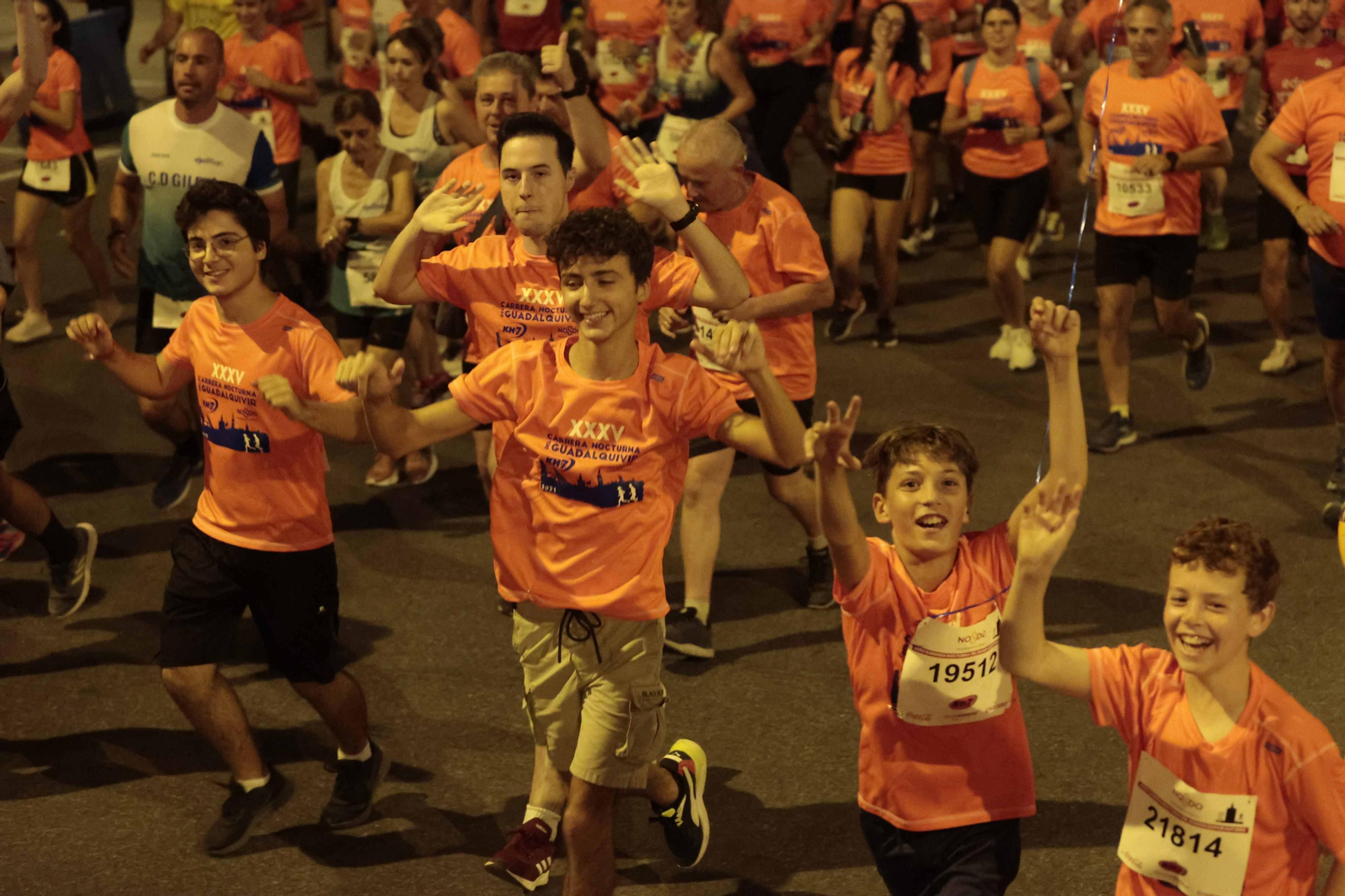 Búscate en las fotos de la Carrera Nocturna