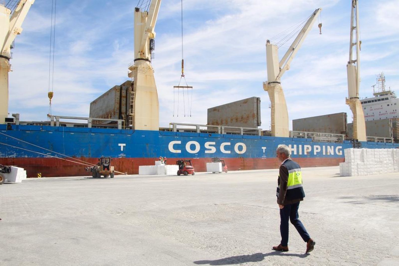 El Puerto de Motril diseña estrategias más sostenibles y respetuosas con el medio ambiente para la descarga de mercancías