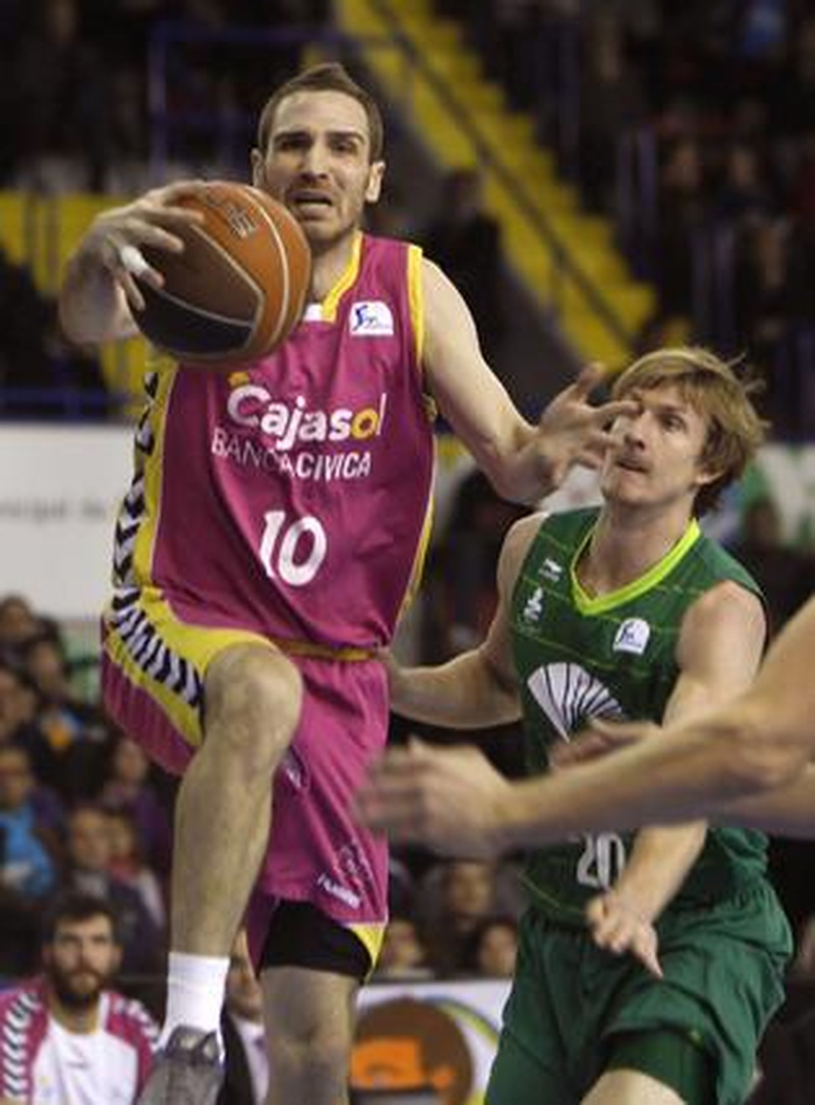 El Cajasol cae en San Pablo ante Unicaja (68-72). / Antonio Pizarro