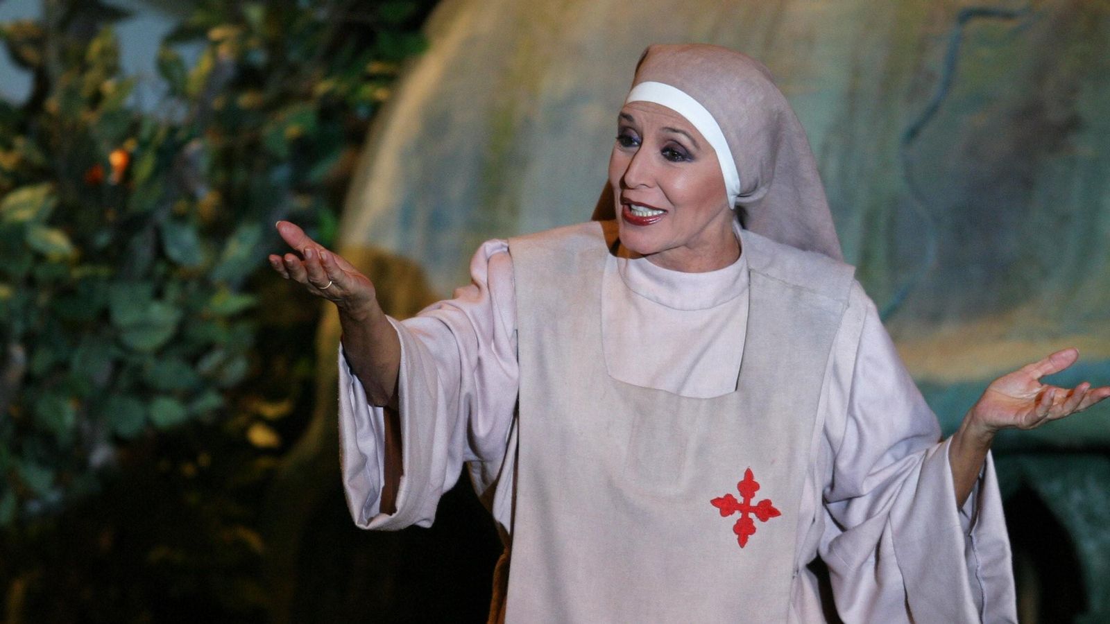 Concha Velasco en 'Inés desabrochada', obra de Antonio Gala.