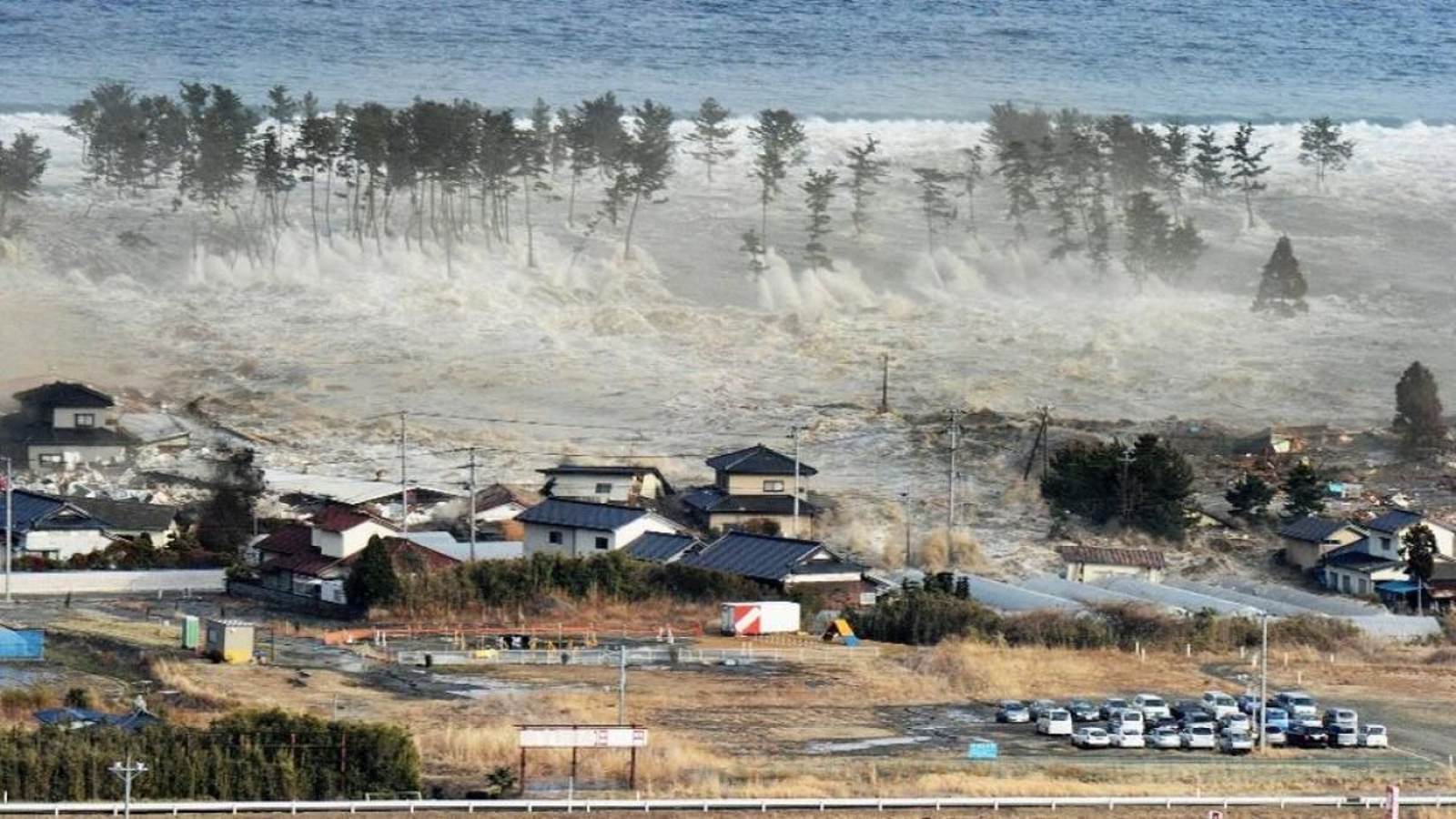 Imagen de la irrupción de la ola en la costa japonesa tras el terremoto de 2011.