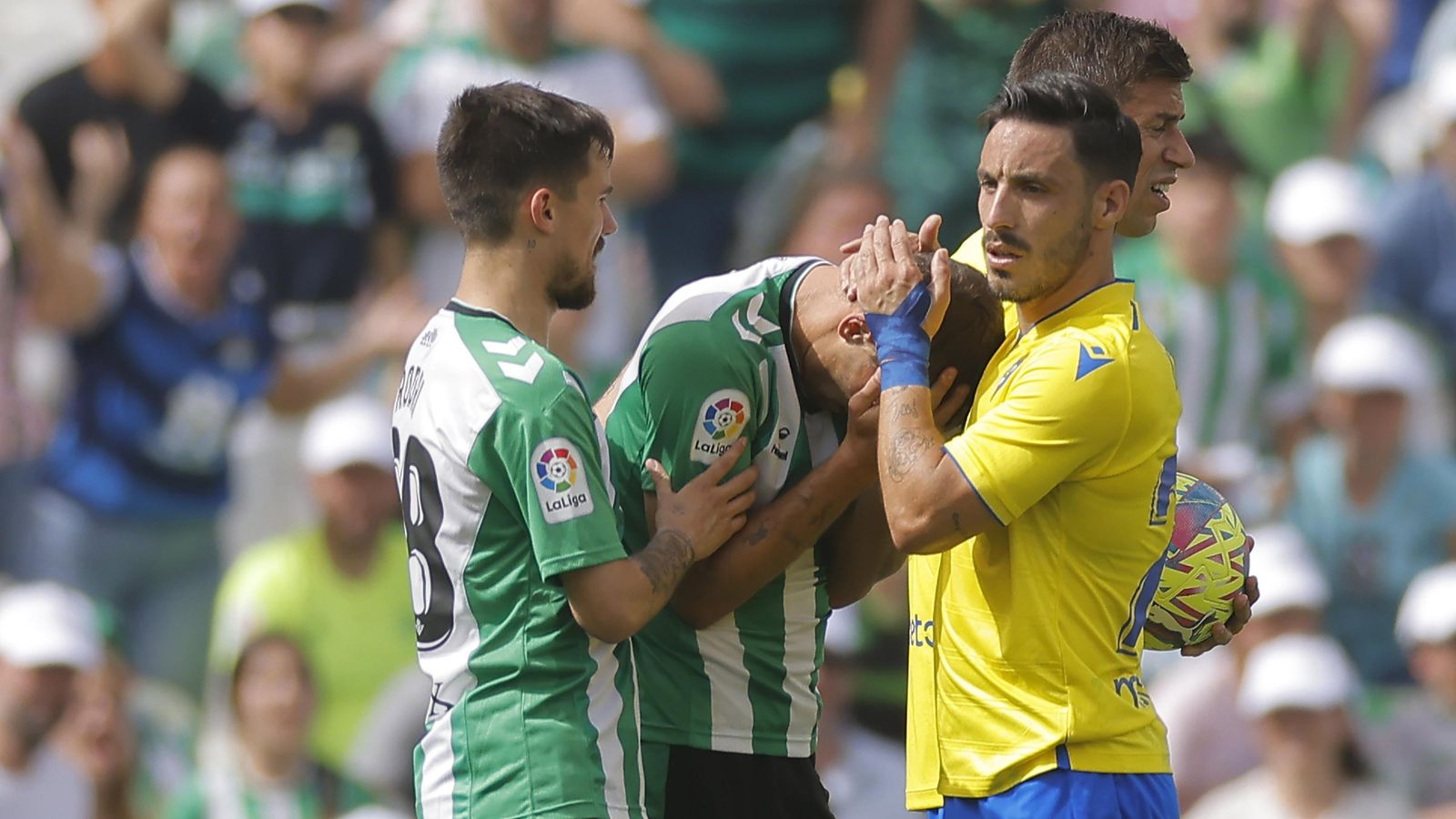 Iza Carcelén consuela a Canales delante de Rodri.