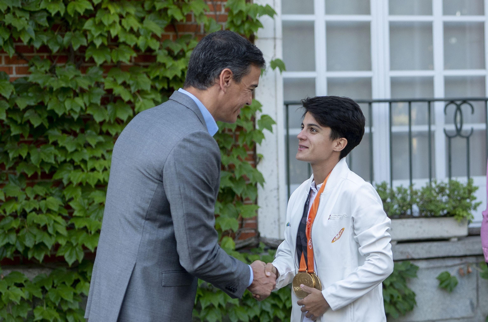 Las imágenes de María Pérez recibida por el presidente del Gobierno