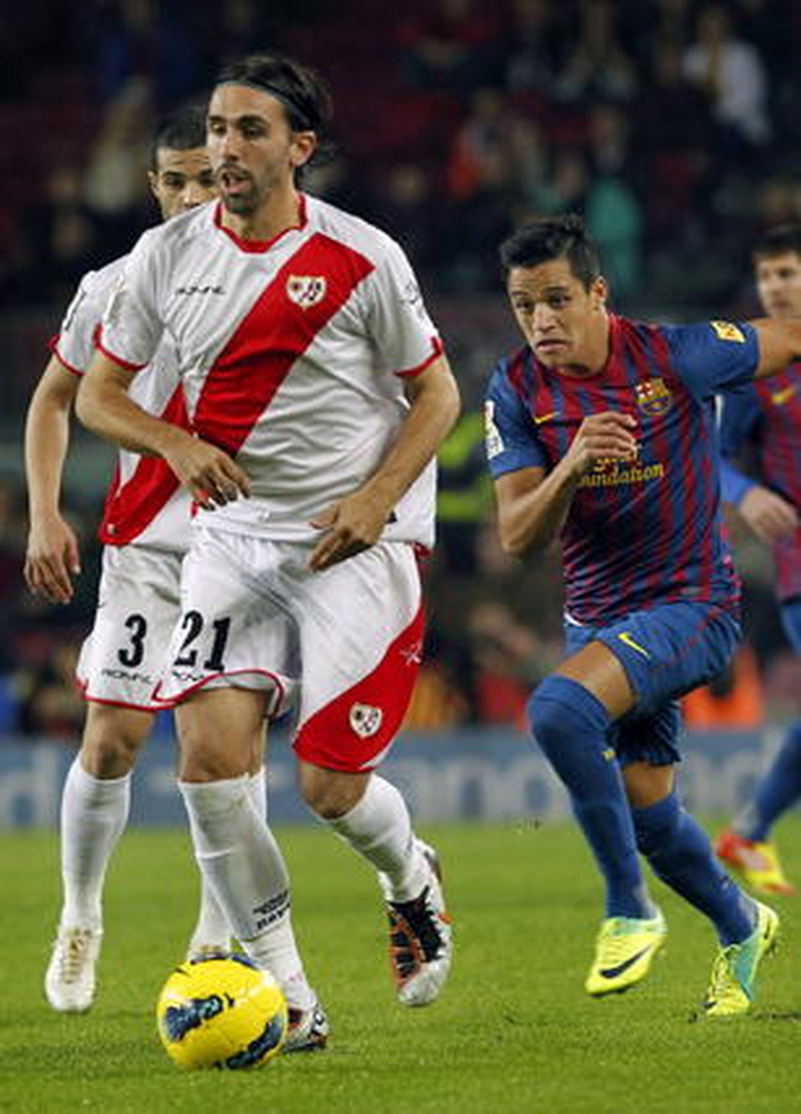 El Barça golea con facilidad a un Rayo Vallecano que salió valiente en el Camp Nou.

Foto: EFE