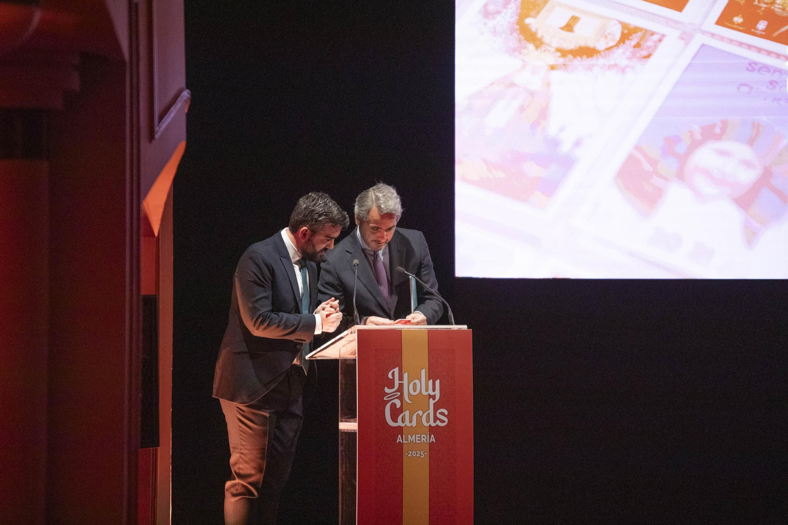 Imágenes de la presentación de las Holy Cards