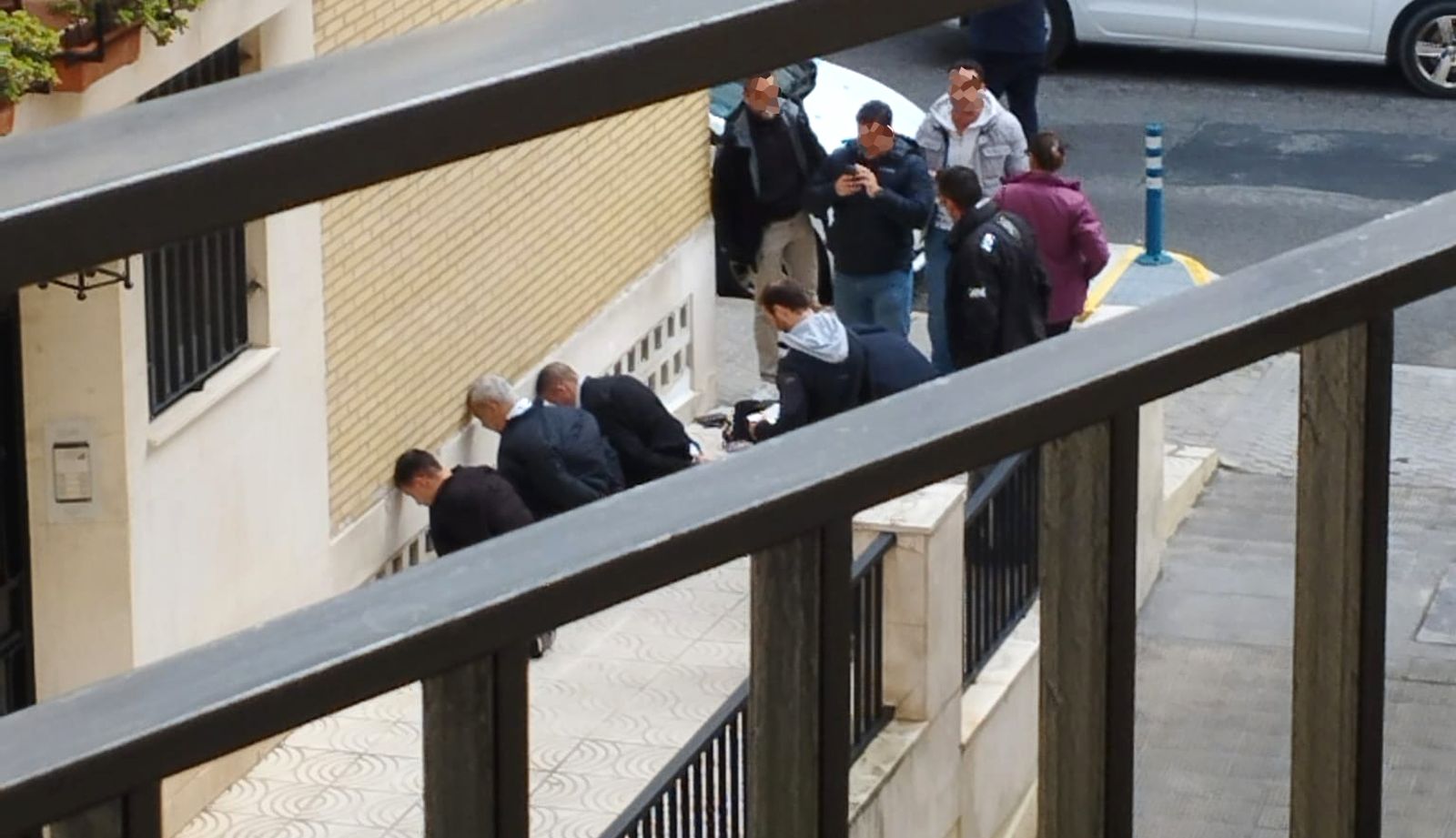 Tres de los detenidos por robar pisos en Los Remedios.