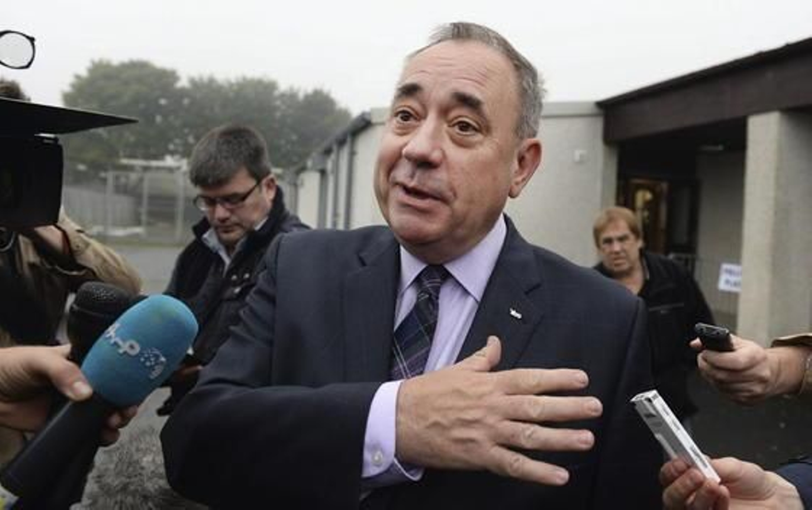 Alex Salmond dirigiéndose a los medios.   Foto: EFE