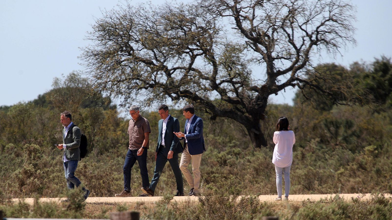 El presidente del Gobierno, Pedro Sánchez, durante su visita del jueves a Doñana.