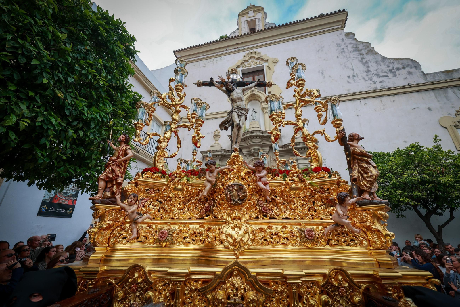 Imágenes de la salida de Vera Cruz en la Semana Santa de Cádiz 2025