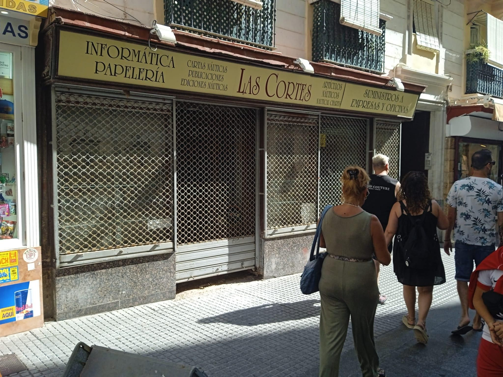 El local que ocupó la papelería Las Cortes y que acogerá a la firma de ropa Wituka.