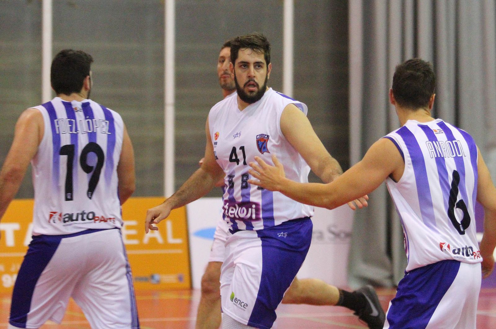 Carlos Fernández, Samuel Ceada y Antonio Rodríguez, durante un partido del Telwi San Juan esta temporada.