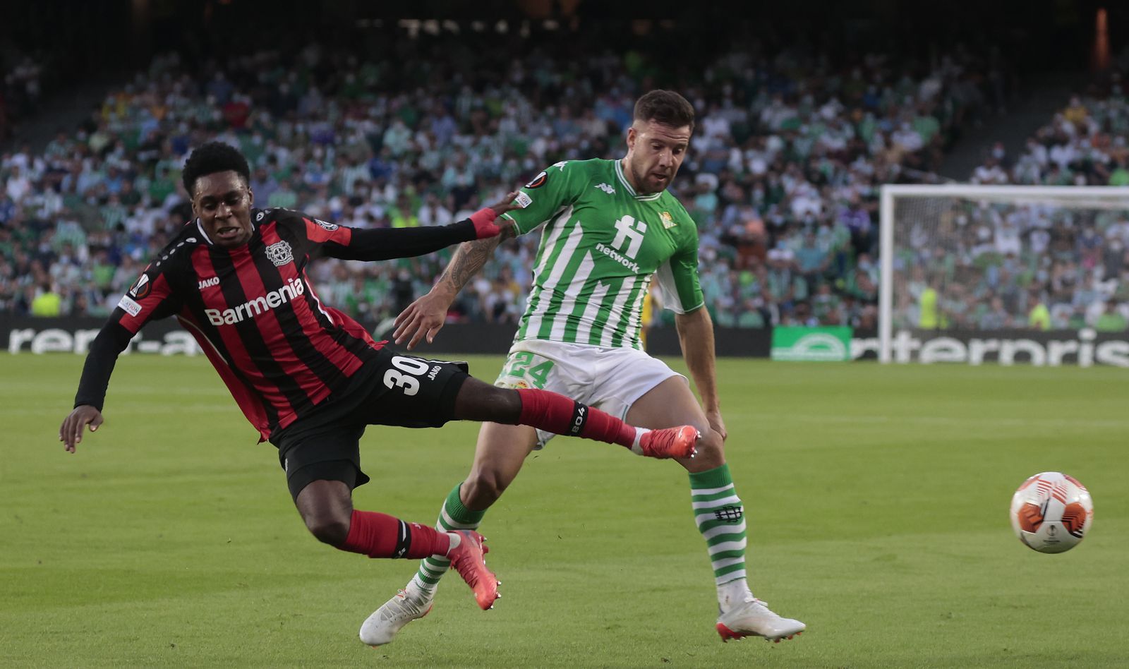 Las imágenes del Betis contra el Bayern Leverkusen