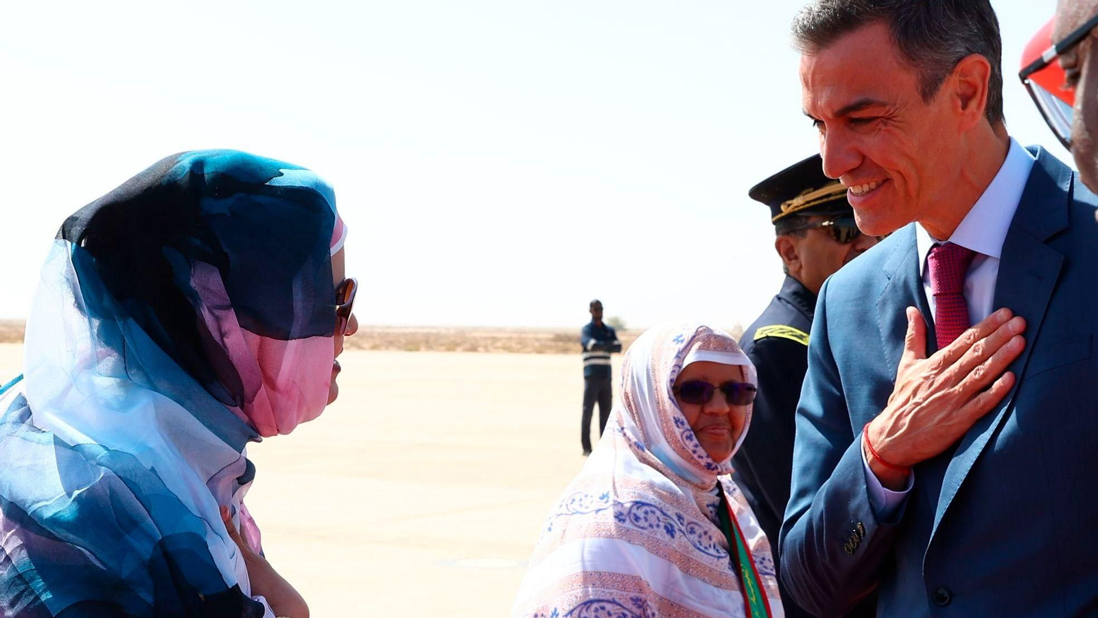 Sánchez llega a Mauritania para una cumbre que reforzará la cooperación migratoria.