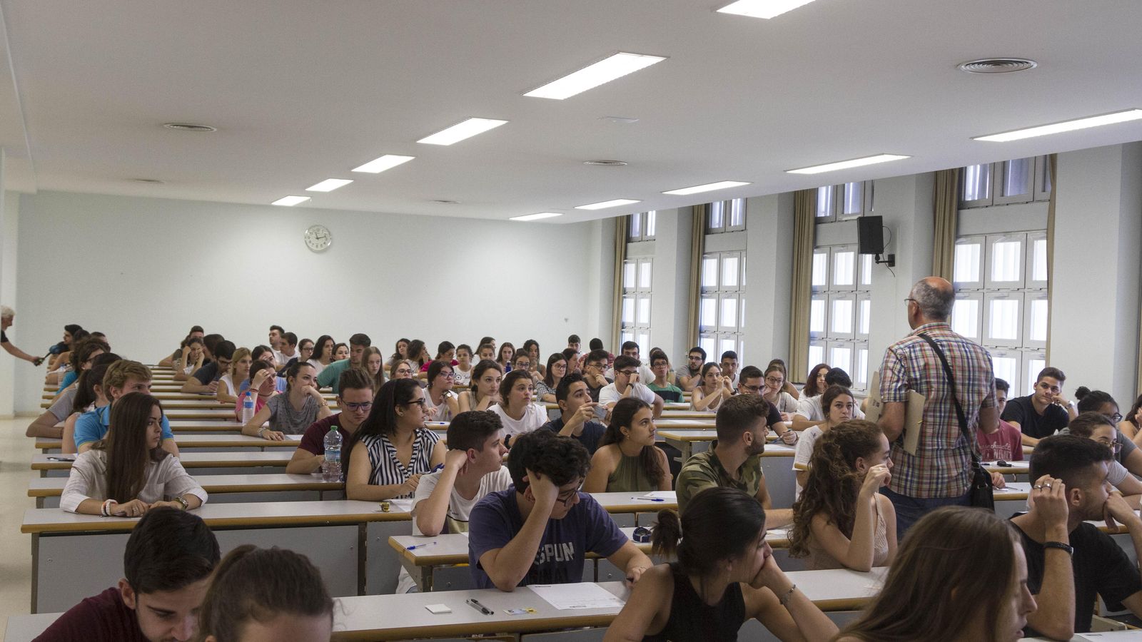 Alumnos de la UPO realizan uno de los exámenes en la universidad.