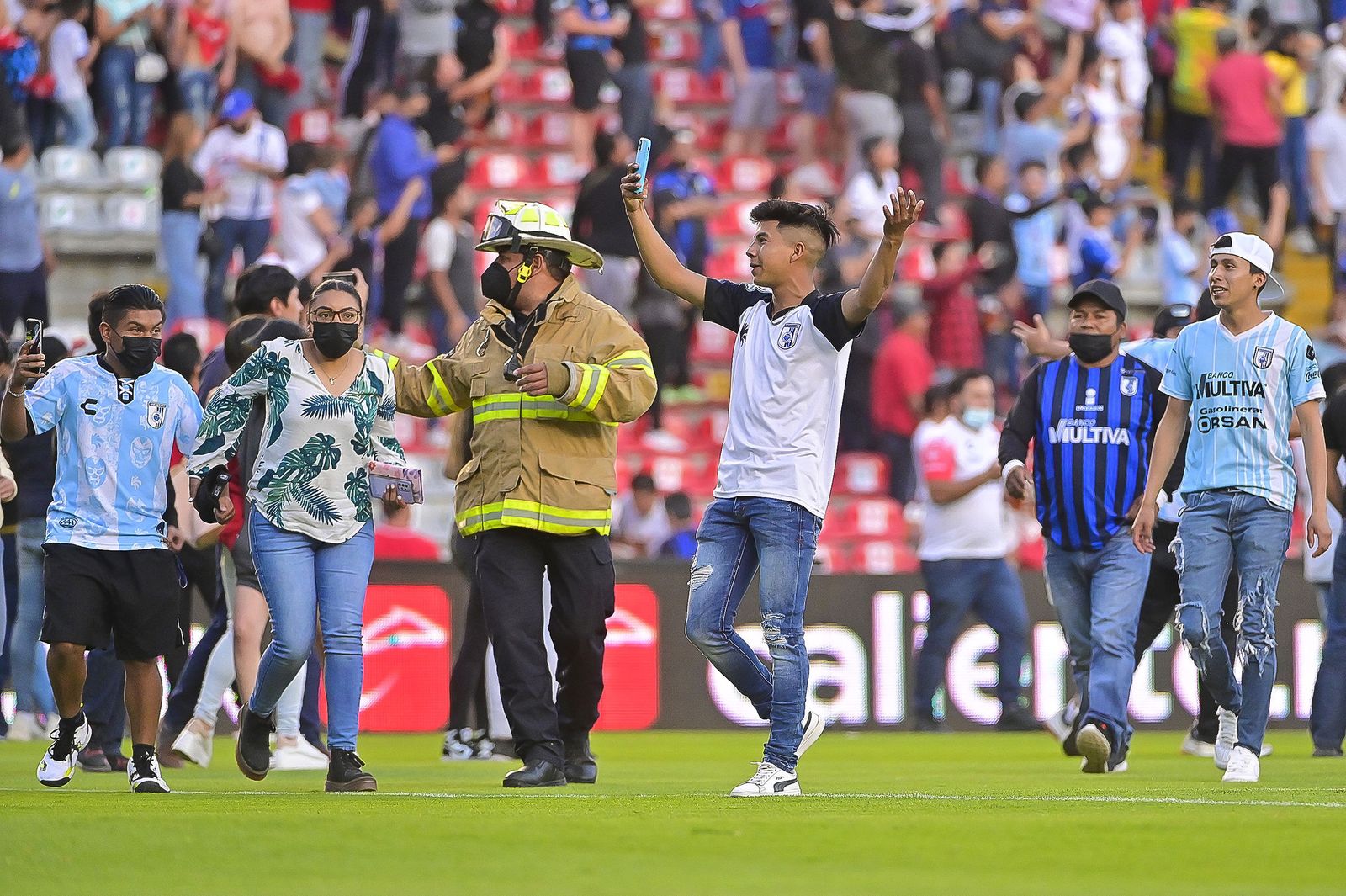 Las imágenes de la pelea en el fútbol mexicano entre Querétaro y Atlas
