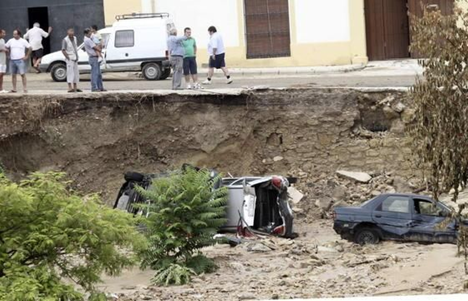 Tres fallecidos y numerosos daños materiales por las fuertes lluvias registradas en la provincia

Foto: EFE