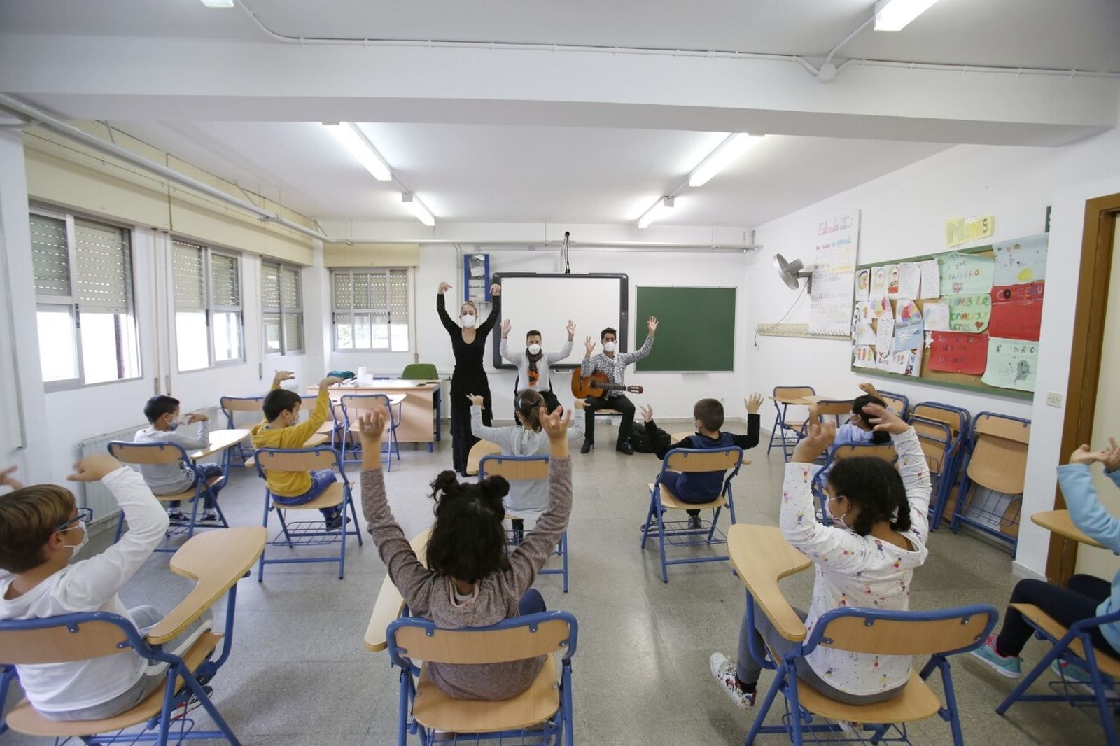 Alumnos de un colegio de Mairena del Aljarafe durante una actividad relacionada con el flamenco, organizada por el Ayuntamiento.