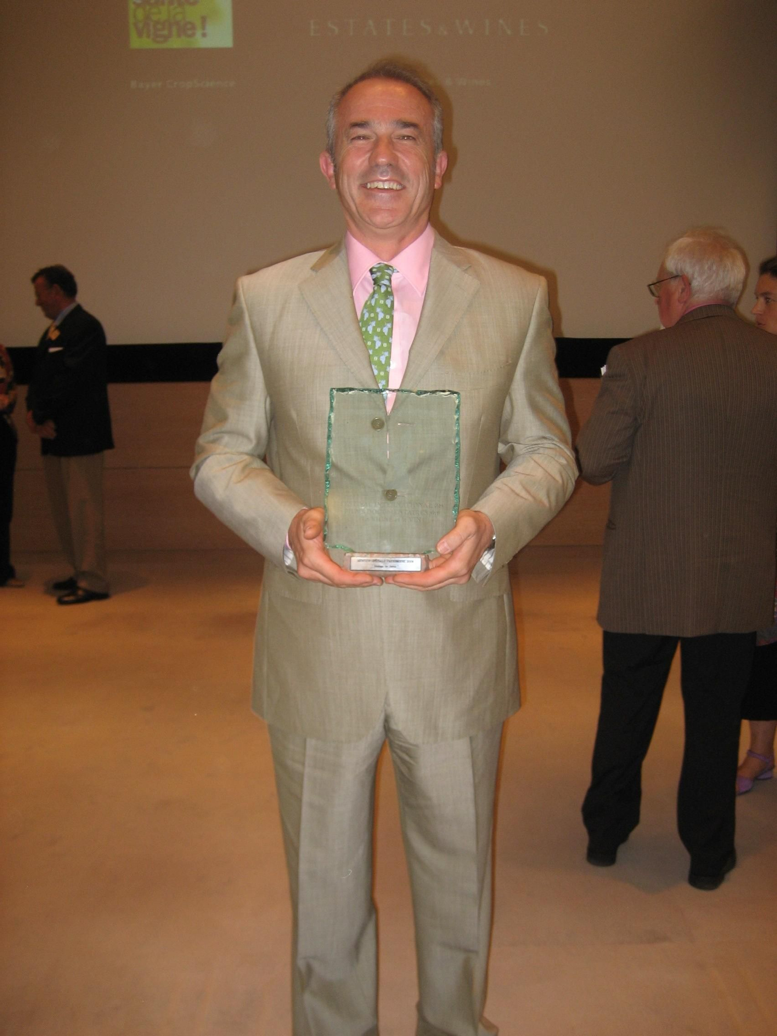 José Luis Jiménez recoge en París el premio Patrimonio otorgado por el festival Oenovideo. José Luis Jiménez recoge en París el premio Patrimonio otorgado por el festival Oenovideo.