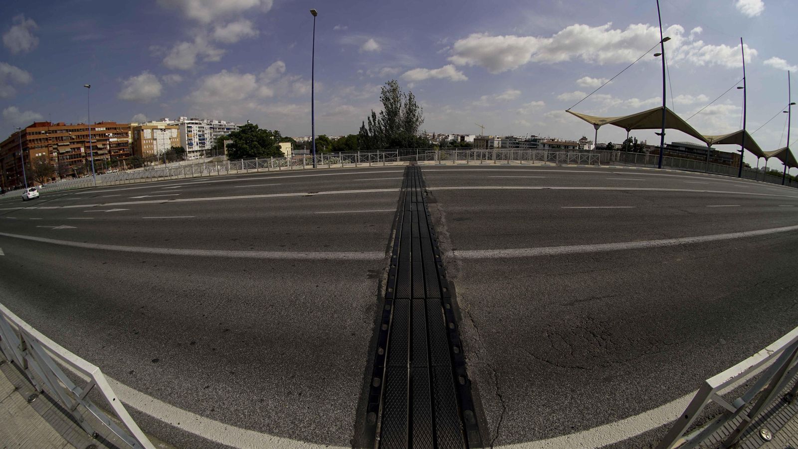 Una de las junta de dilatación del puente.