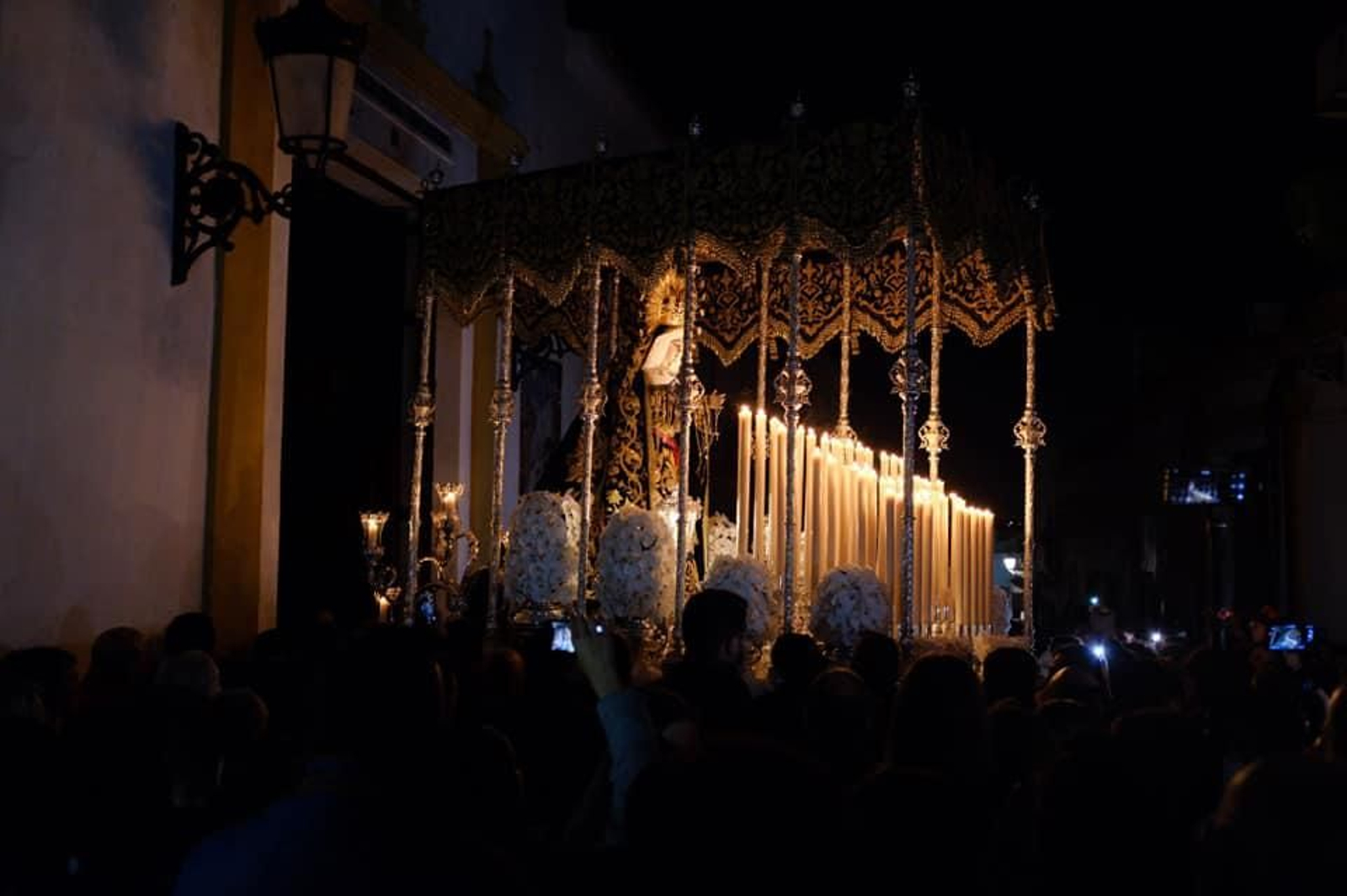 Ni en Sevilla ni en Málaga: La madrugá que tienes que vivir una vez en la vida está en este pueblo de Huelva Ni en Sevilla ni en Málaga: La madrugá que tienes que vivir una vez en la vida está en este pueblo de Huelva