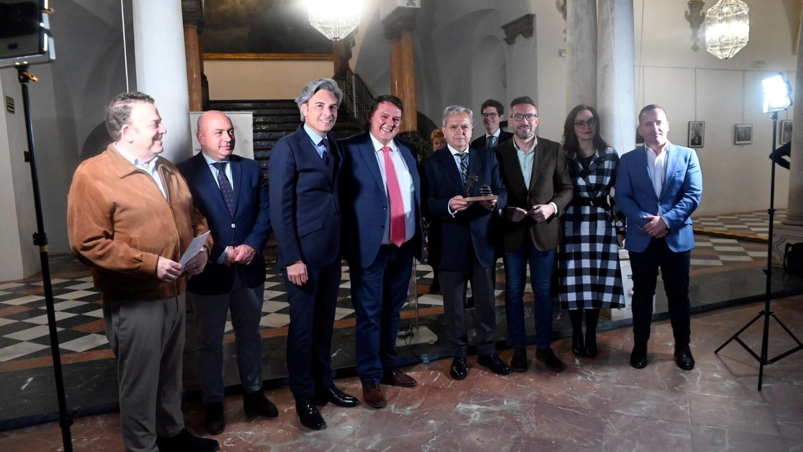 Las autoridades, en el acto de inauguración de la muestra.