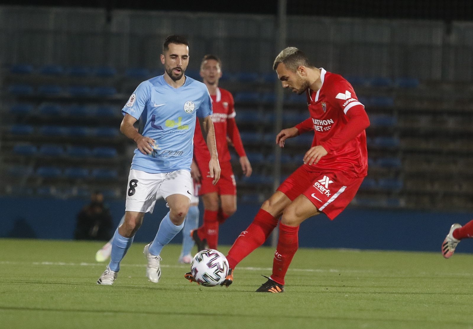 Las imágenes de la histórica visita del Sevilla FC al Ciudad de Lucena