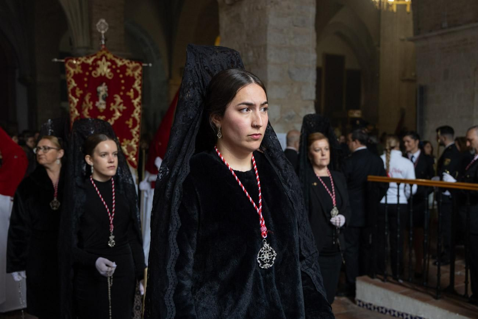 La temida lluvia impide el desarrollo normal de este Martes Santo