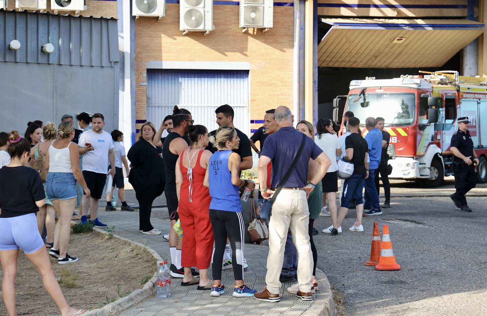 Incendio en el gimnasio Lowfit de Castilleja de la Cuesta