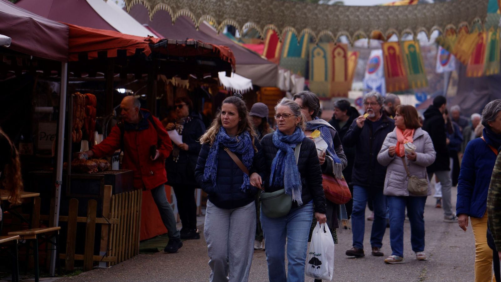 Visitantes en la primera jornada del Mercado andalusí.