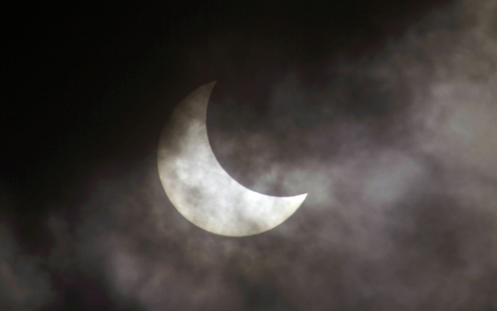 Las imágenes del último eclipse solar de la década