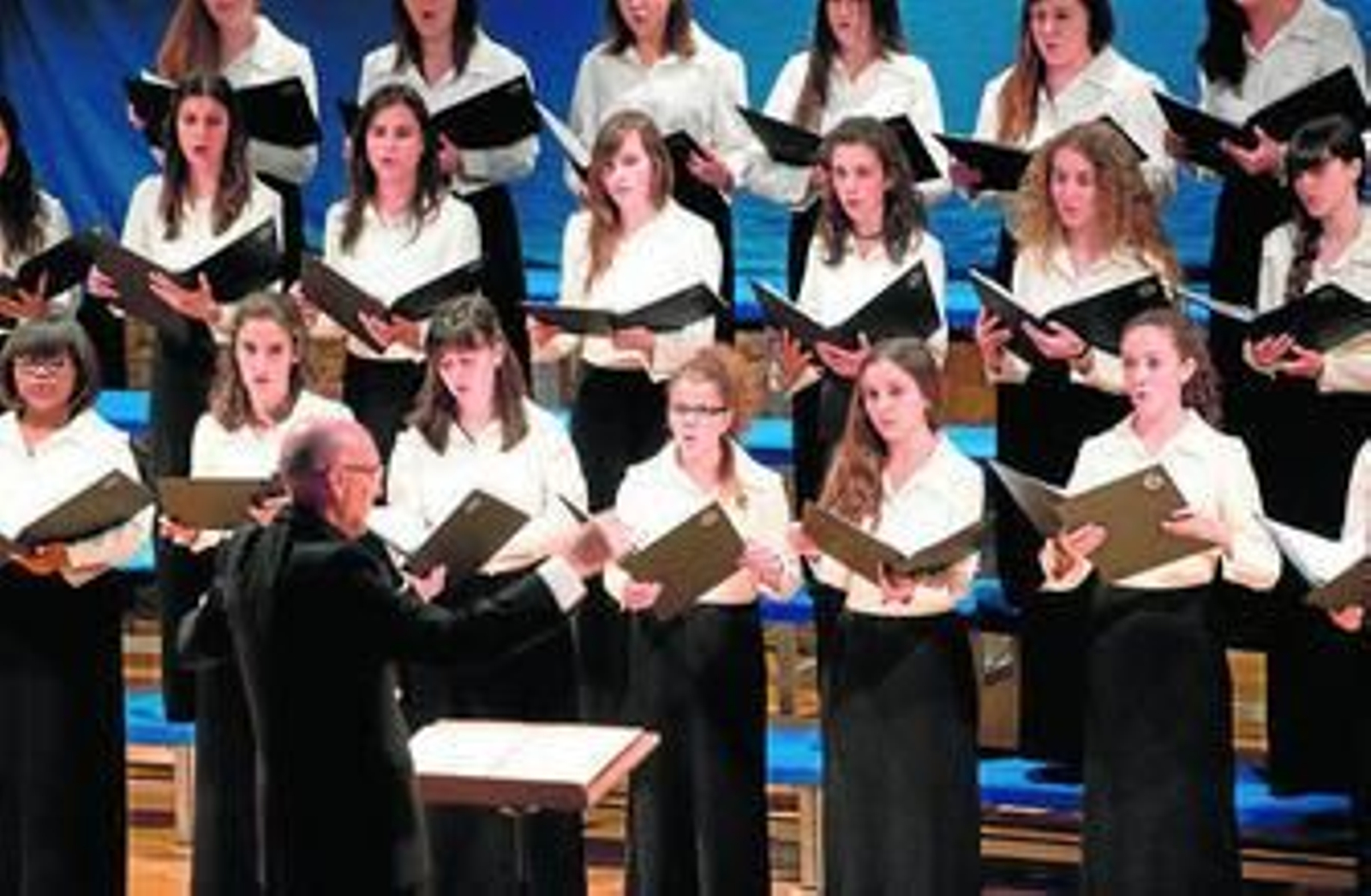 El coro de la Fundación asturiana, durante una de sus últimas actuaciones.