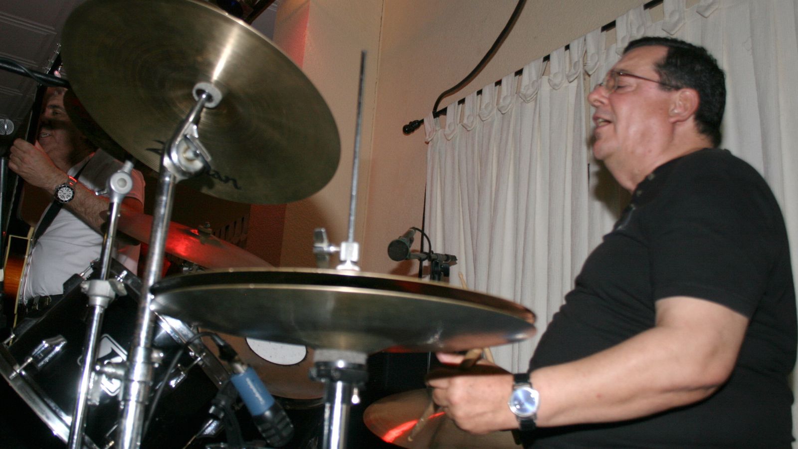 Carlos Caballero en su otra faceta, la de músico.