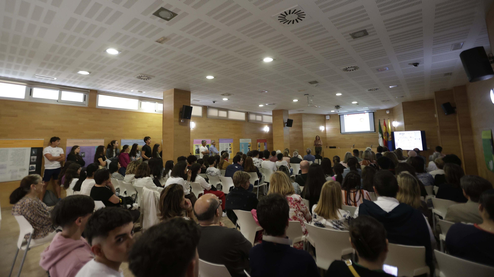 Fotos de la exposición fotográfica y conferencia inaugural de Diverciencia 2024