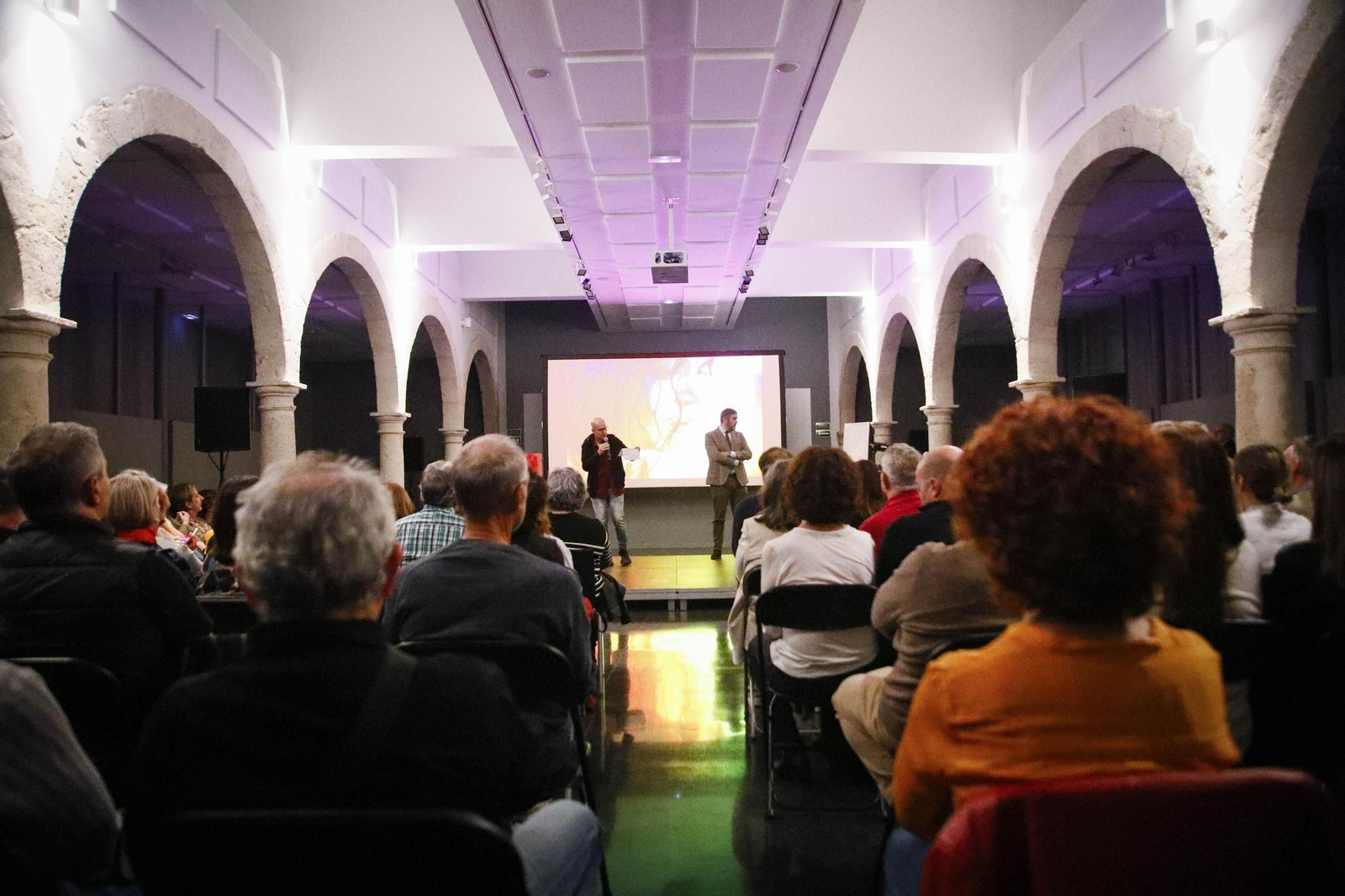 El Centro Andaluz de la Fotografía de Almería presenta el calendario 2025 con la actuación de la bailaora María Moreno, en imágenes