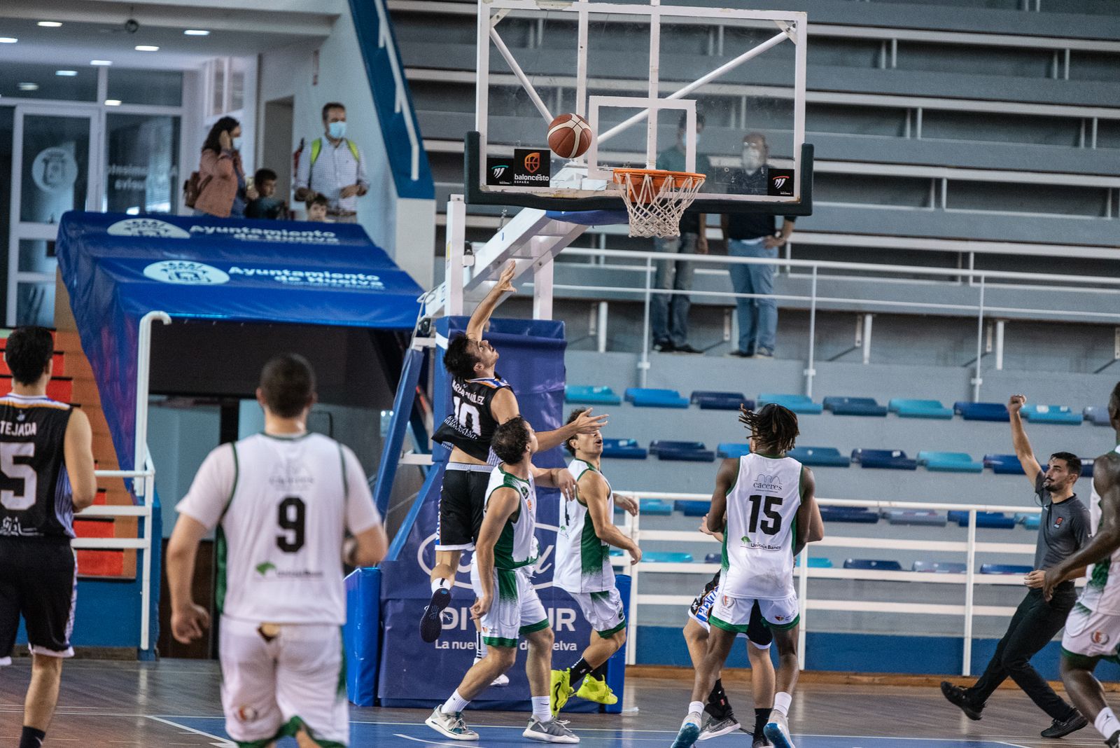 Baloncesto: Imágenes del Huelva Comercio - Extremadura